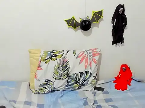 skyhot21 online show from October 23, 2025, 3:27 am