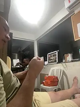 Snapshot of B-38 chatting on November 5, 2025, 11:52 pm B-38 online show from November 5, 2025, 11:52 pm