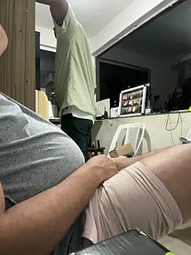 Snapshot of B-38 chatting on October 29, 2025, 1:37 am B-38 online show from October 29, 2025, 1:37 am