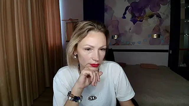 AlinaMoor online show from October 18, 2025, 5:42 am