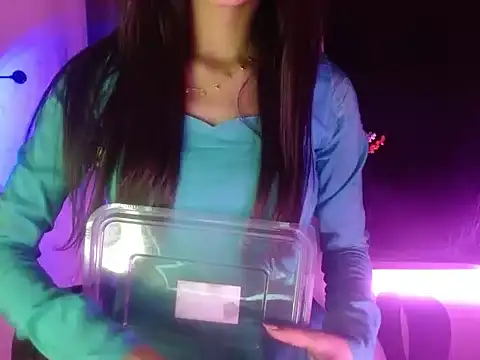 Roiseeee online show from April 12, 2026, 4:38 am