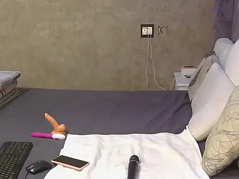 petite queenx online show from November 14, 2025, 1:37 pm