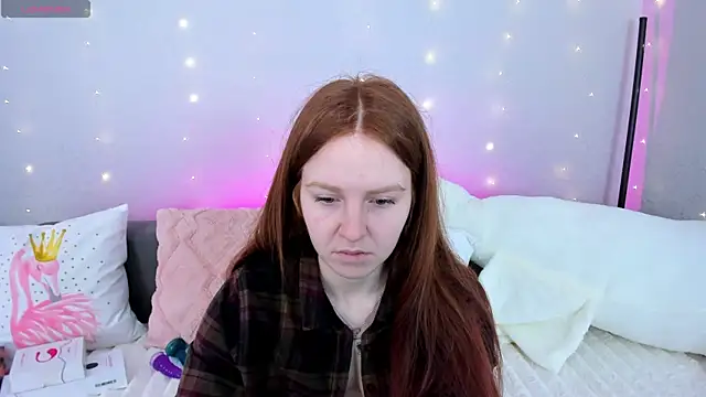 Evarey  online show from April 11, 2026, 5:04 am