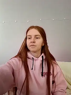 Evarey  online show from February 10, 2026, 6:23 am