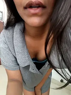 anshika0124 online show from January 17, 2026, 6:17 am