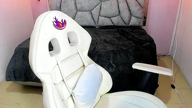 Addyy 02 online show from April 10, 2026, 7:21 pm