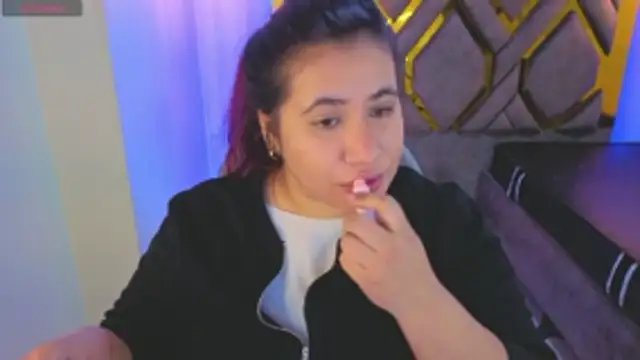 Snapshot of Addyy_02 chatting on January 18, 2026, 12:03 am Addyy 02 online show from January 18, 2026, 12:03 am