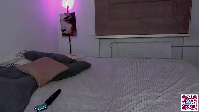 Snapshot of BlissShade chatting on November 16, 2025, 2:55 pm BlissShade online show from November 16, 2025, 2:55 pm