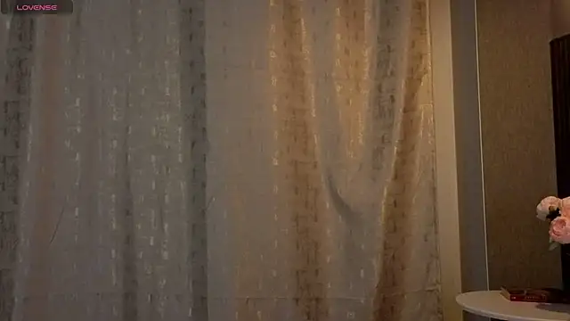 Snapshot of kitsun_ne chatting on November 19, 2025, 8:09 pm kitsun ne online show from November 19, 2025, 8:09 pm