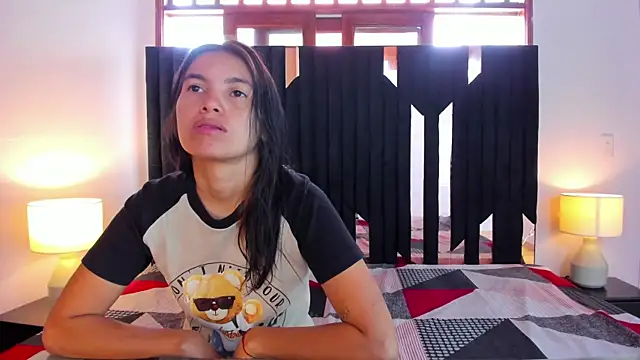 Sofy and Mia online show from November 8, 2025, 12:42 pm