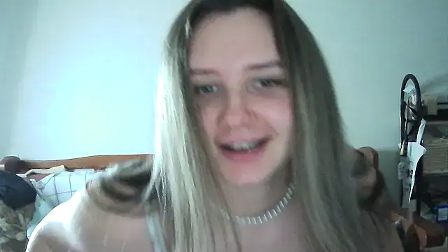 Snapshot of Caymira chatting on February 5, 2026, 6:37 pm Caymira online show from February 5, 2026, 6:37 pm