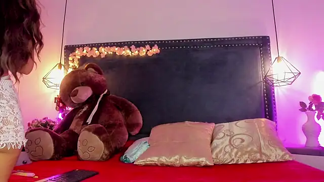 Emma Saylor online show from March 31, 2026, 2:08 pm