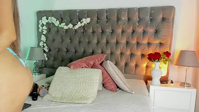 Emma Saylor online show from December 5, 2025, 7:23 pm