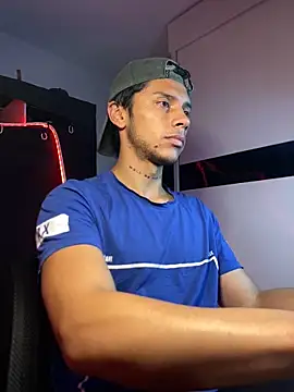 Snapshot of ErosDominant chatting on October 19, 2025, 11:29 pm ErosDominant online show from October 19, 2025, 11:29 pm