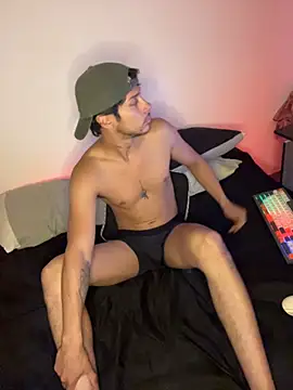 Snapshot of ErosDominant chatting on April 15, 2026, 10:32 pm ErosDominant online show from April 15, 2026, 10:32 pm
