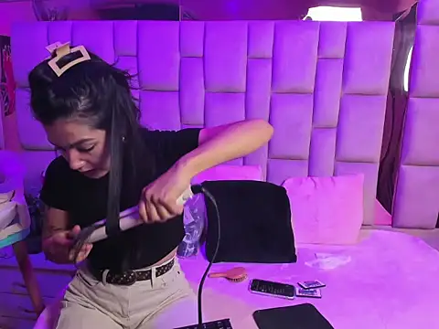 Snapshot of Gisell_Squirt_ chatting on November 19, 2025, 12:16 pm Gisell Squirt online show from November 19, 2025, 12:16 pm