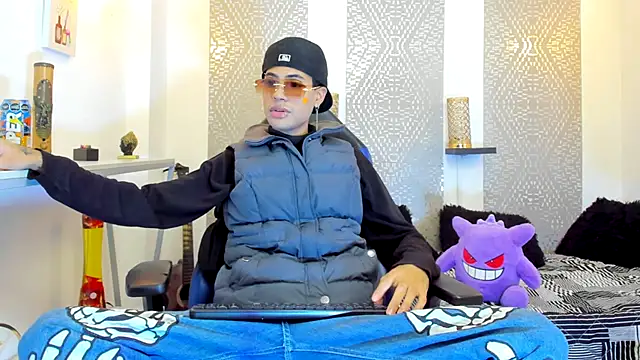 JacobBlackwell  online show from November 16, 2025, 7:18 pm