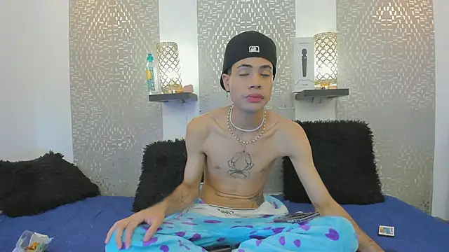 JacobBlackwell  online show from October 28, 2025, 7:46 pm