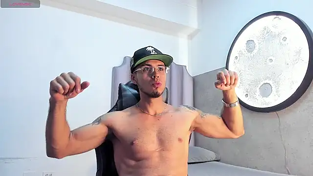 Snapshot of Rurik_Jones chatting on November 6, 2025, 12:20 pm Rurik Jones online show from November 6, 2025, 12:20 pm