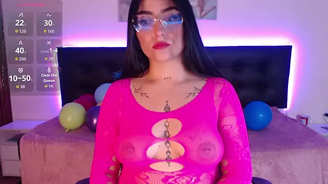 Snapshot of SeleneMore chatting on April 8, 2026, 9:27 pm SeleneMore online show from April 8, 2026, 9:27 pm