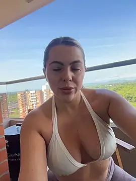 Snapshot of camila_vanucci- chatting on March 15, 2026, 1:40 pm camila vanucci- online show from March 15, 2026, 1:40 pm