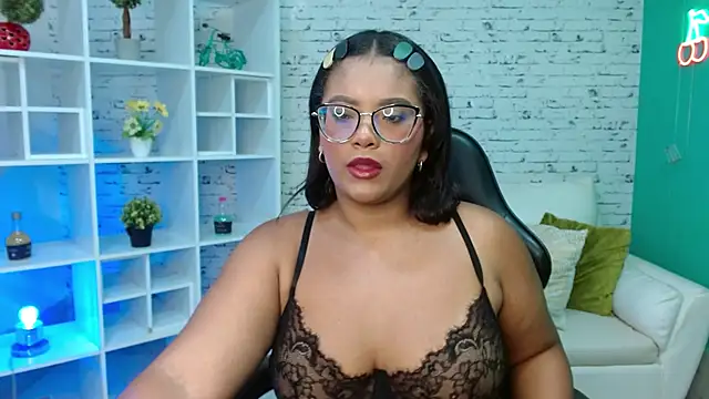 hannahjackson  online show from November 19, 2025, 11:32 am