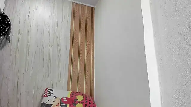 luisabecker  online show from November 28, 2025, 1:55 pm