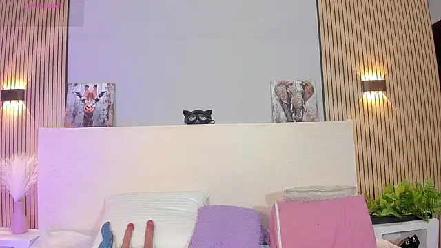 TianaGlow44 online show from March 4, 2026, 8:55 am