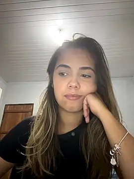 Snapshot of estrela_aguiar chatting on October 8, 2025, 11:49 pm estrela aguiar online show from October 8, 2025, 11:49 pm