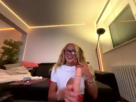 Snapshot of goddesemiiyy chatting on January 10, 2026, 7:20 pm goddesemiiyy online show from January 10, 2026, 7:20 pm