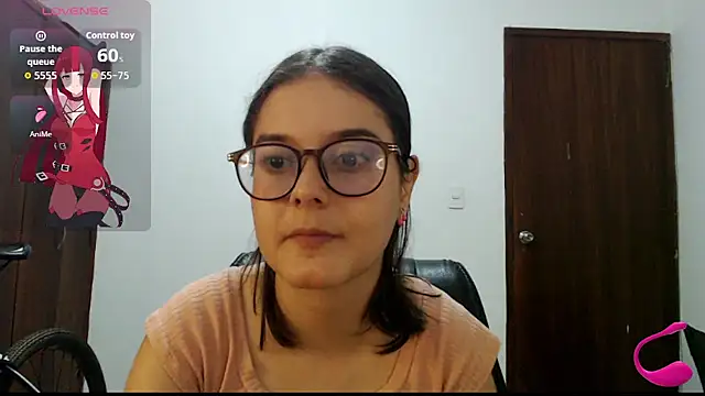 CarlaLorez online show from October 20, 2025, 3:01 pm