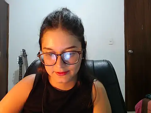 CarlaLorez online show from May 13, 2026, 2:51 am