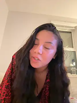 Snapshot of NeveMills chatting on October 7, 2025, 10:44 pm NeveMills online show from October 7, 2025, 10:44 pm