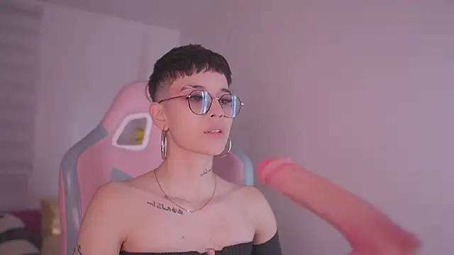 Snapshot of Giia_Moretti_ chatting on November 28, 2025, 1:50 am Giia Moretti online show from November 28, 2025, 1:50 am