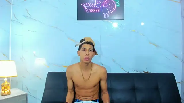 Snapshot of Little_nicoll chatting on March 10, 2026, 1:42 am Little nicoll online show from March 10, 2026, 1:42 am