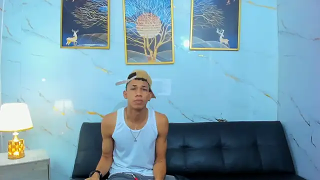 Snapshot of Little_nicoll chatting on April 7, 2026, 12:34 am Little nicoll online show from April 7, 2026, 12:34 am