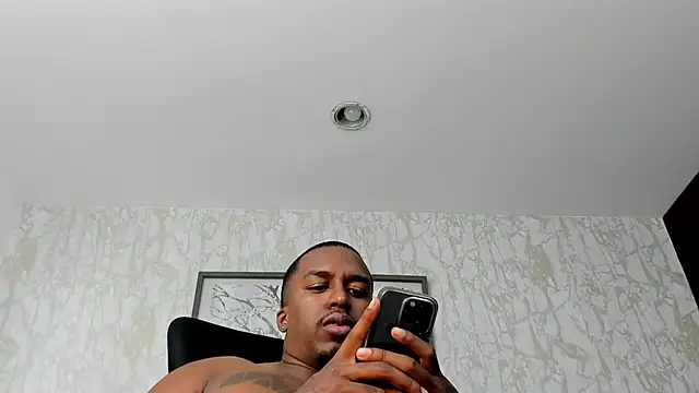 DenzelRios online show from May 19, 2026, 1:21 am