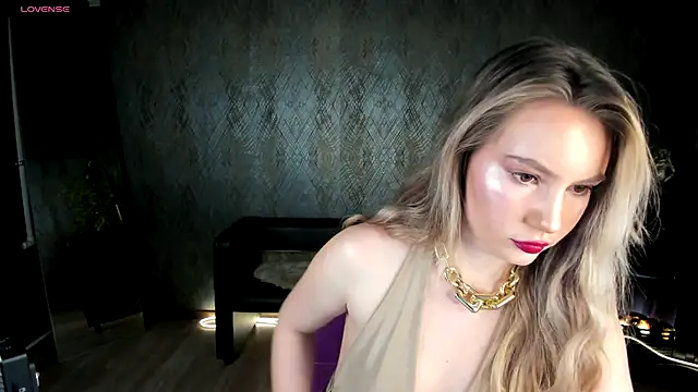 Snapshot of _BellaClark chatting on November 9, 2025, 8:24 pm BellaClark online show from November 9, 2025, 8:24 pm