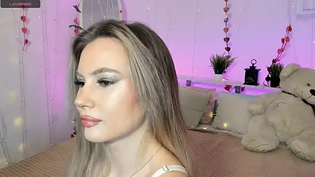 Snapshot of _BellaClark chatting on November 16, 2025, 8:24 pm BellaClark online show from November 16, 2025, 8:24 pm