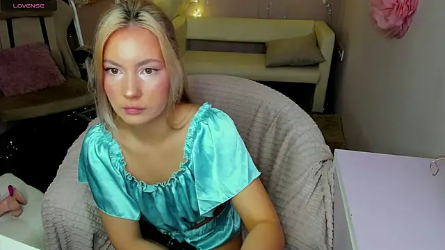  BellaClark online show from May 3, 2026, 8:34 pm