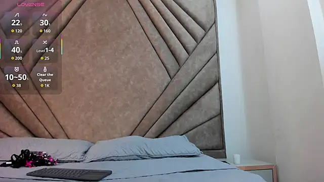 Mythical Girl online show from October 15, 2025, 7:11 pm