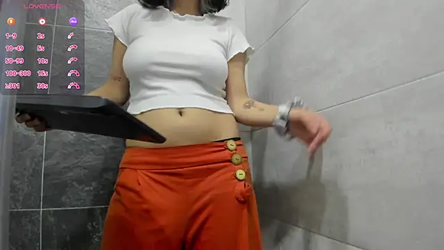 Mythical Girl online show from October 31, 2025, 7:54 pm