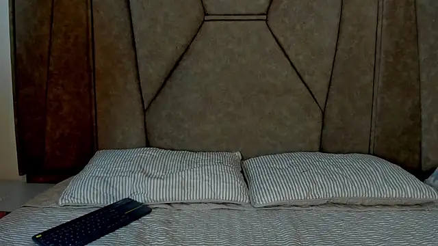 Mythical Girl online show from November 26, 2025, 8:09 pm