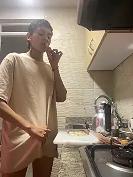 Snapshot of SiaraRealist chatting on November 4, 2025, 8:12 pm SiaraRealist online show from November 4, 2025, 8:12 pm