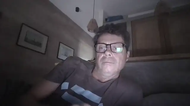 Snapshot of willy2mall chatting on October 21, 2025, 4:28 pm willy2mall online show from October 21, 2025, 4:28 pm