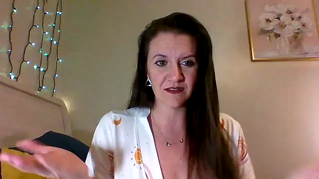 Snapshot of easy_briezy chatting on November 5, 2025, 2:14 am easy briezy online show from November 5, 2025, 2:14 am