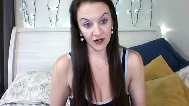 Snapshot of easy_briezy chatting on November 10, 2025, 6:46 pm easy briezy online show from November 10, 2025, 6:46 pm