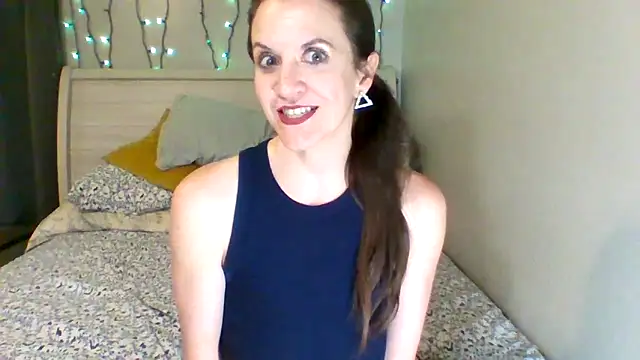 Snapshot of easy_briezy chatting on March 24, 2026, 2:11 am easy briezy online show from March 24, 2026, 2:11 am