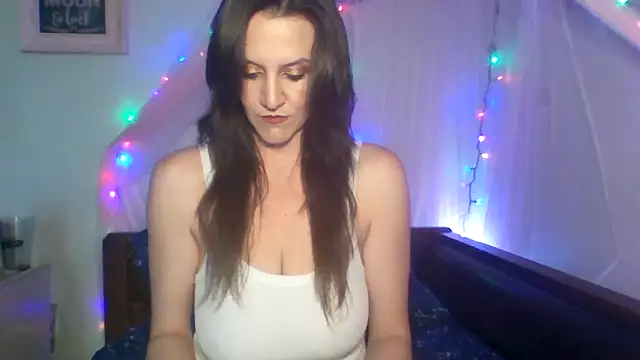 Snapshot of easy_briezy chatting on November 24, 2025, 9:04 pm easy briezy online show from November 24, 2025, 9:04 pm