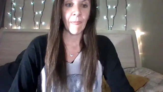 Snapshot of easy_briezy chatting on November 7, 2025, 9:36 am easy briezy online show from November 7, 2025, 9:36 am